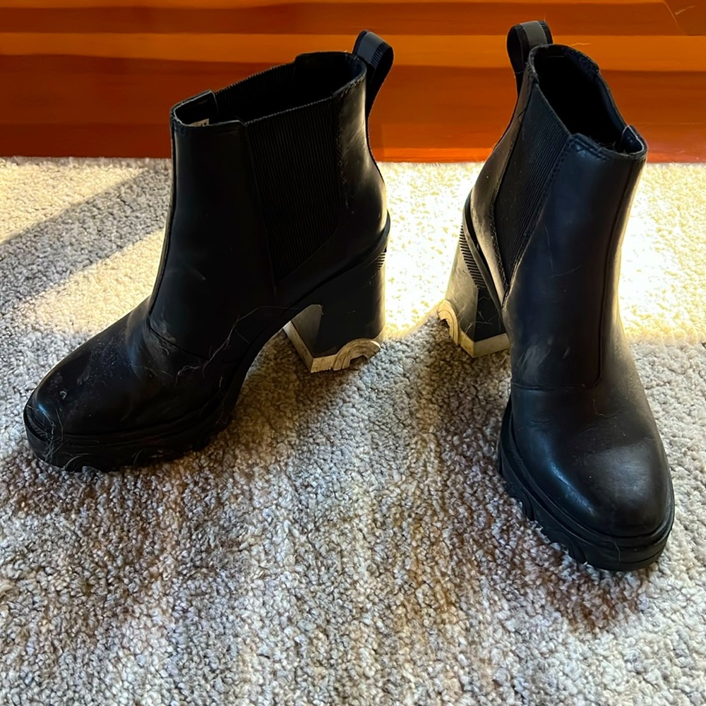 Black heeled Sorel rainboots, used condition